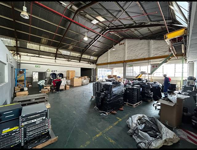 1,985M² WAREHOUSE TO LET IN KEW